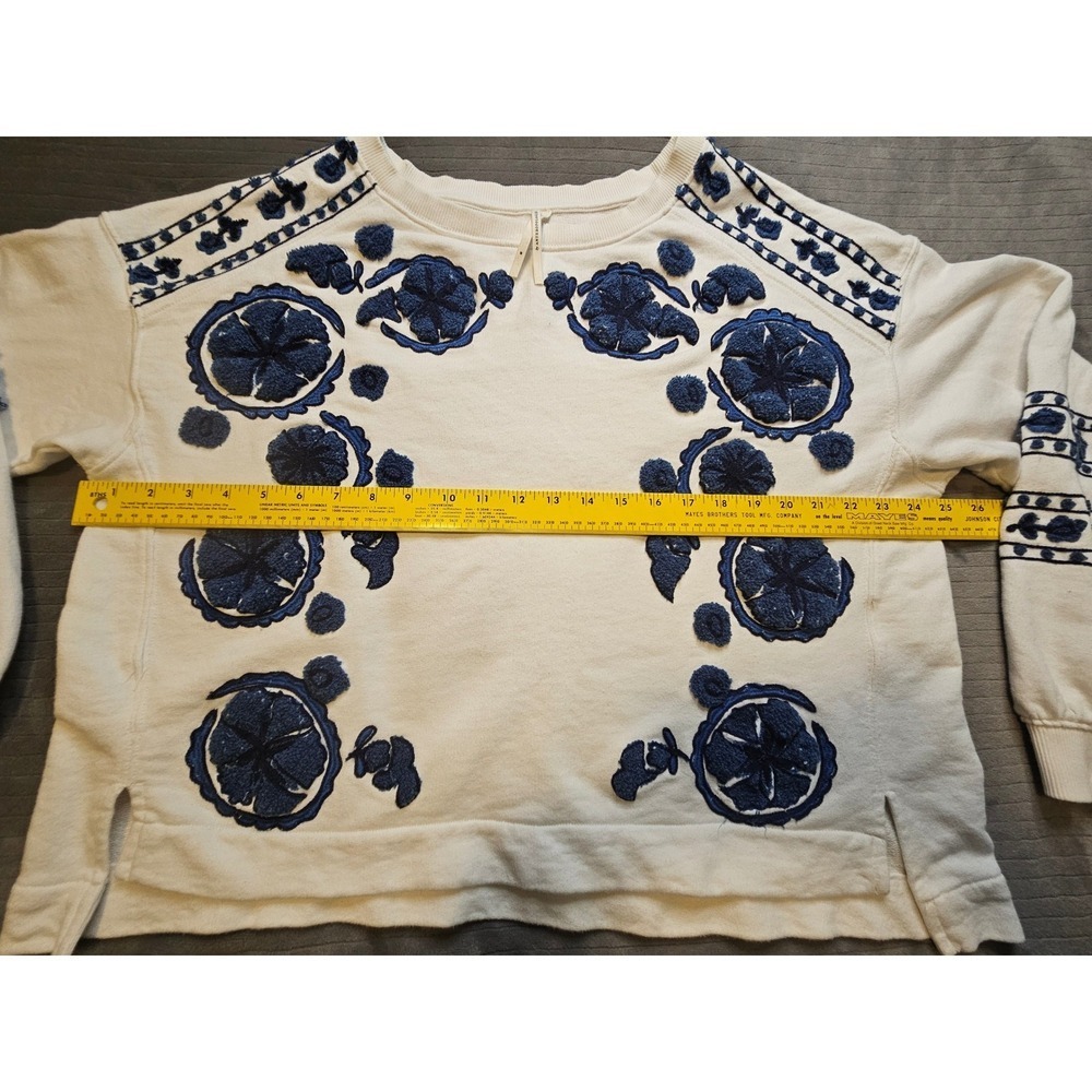 Anthropologie Blue Floral Embroidered Sweatshirt Ivory White Boho Crewneck M - Picture 3 of 8